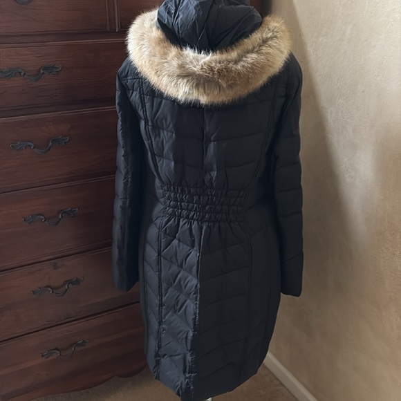 Michael Kors Black Quilted Puffer Coat with Fur Trim. - Picture 5 of 10
